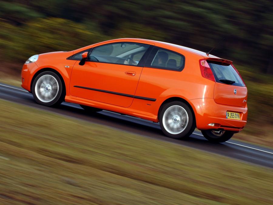  Fiat Grande Punto 3-Door 2006 года  (UK) (фото 10 из 16)